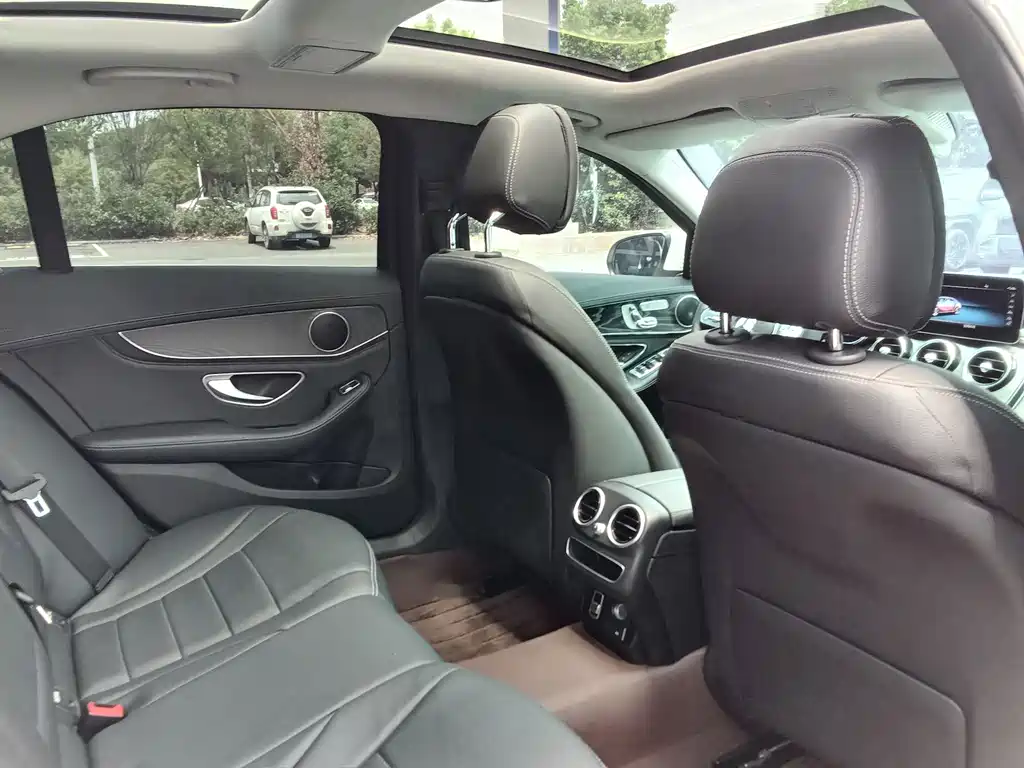 Mercedes-Benz C-Class 2019 — фото 18