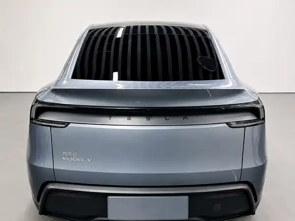Tesla Model Y 2025