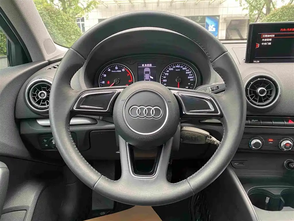 Audi A3 2017 — фото 11
