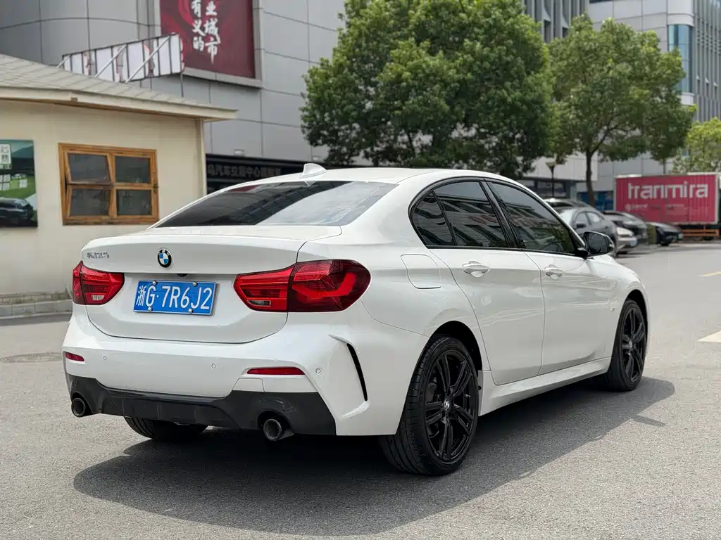BMW 1 Series 2023 — фото 15
