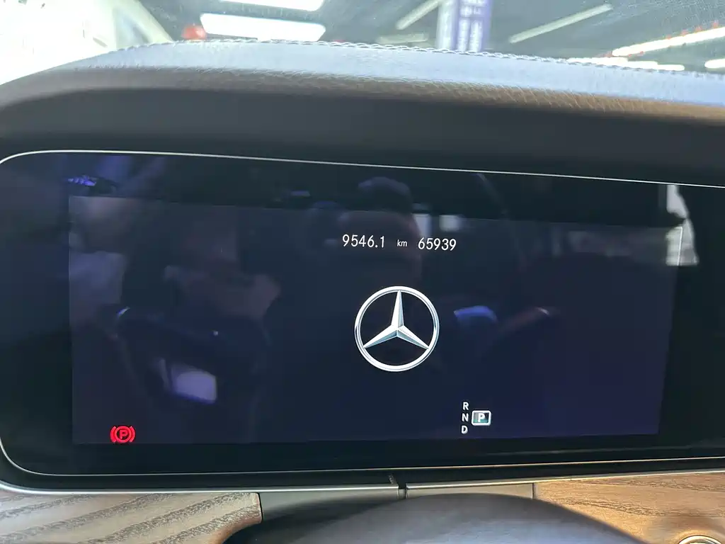 Mercedes-Benz E-Class 2022 — фото 10