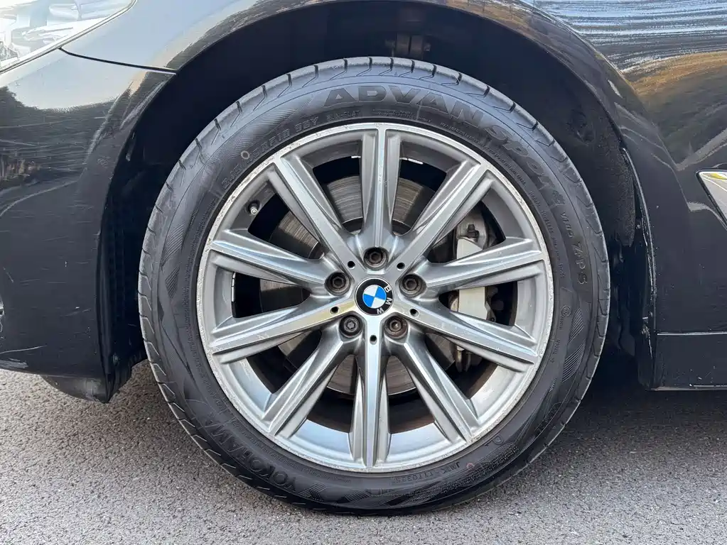 BMW 5 Series 2018 — фото 12