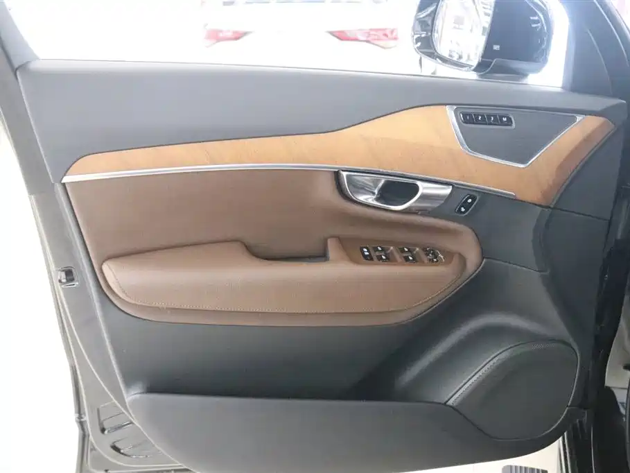 Volvo XC90 2021 — фото 13