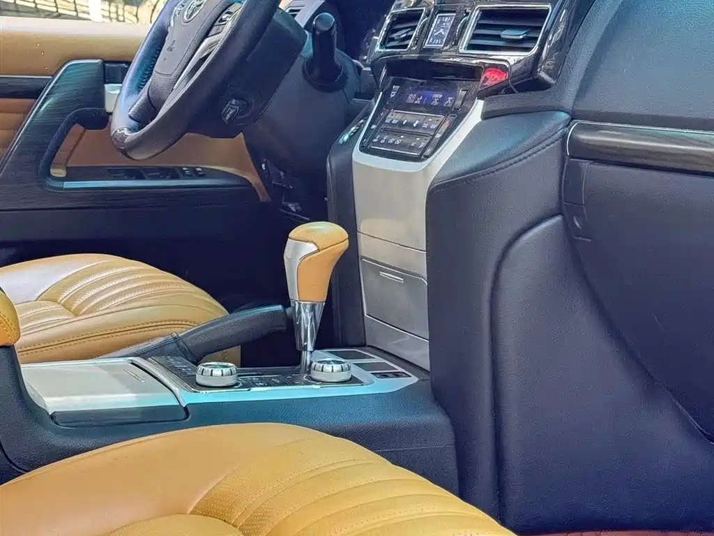 Toyota Land Cruiser 2011