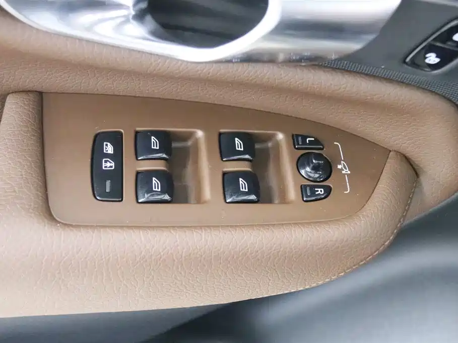 Volvo XC90 2021 — фото 14