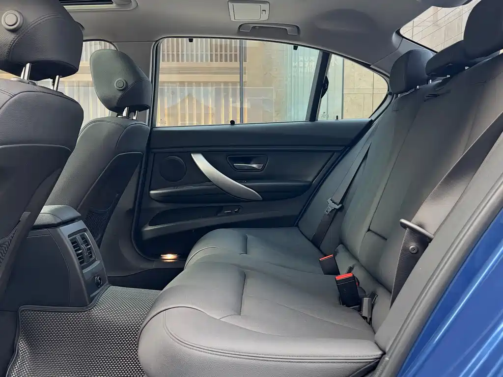 BMW 3 Series 2017 — фото 13