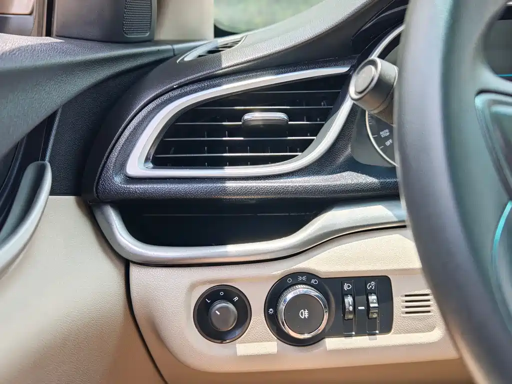 Buick Excelle 2016 — фото 27