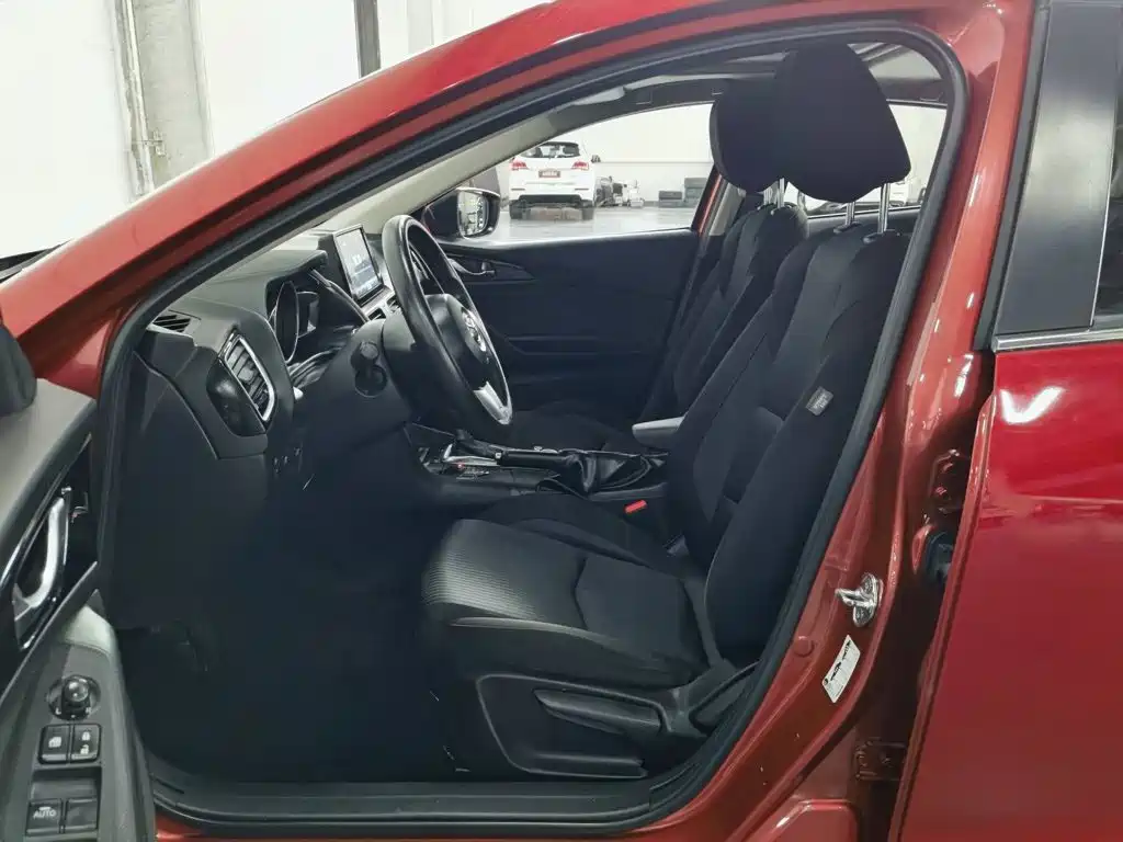 Mazda 3 Axela 2016 — фото 10