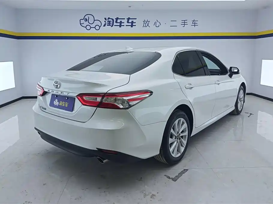 Toyota Camry 2022 — фото 3