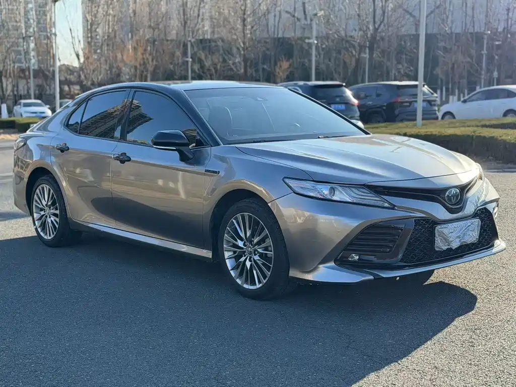 Toyota Camry 2019 — фото 6