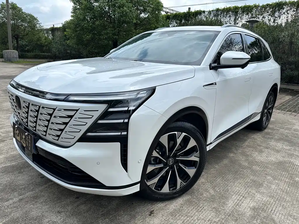 Changan CS75 PLUS 2025 — фото 1