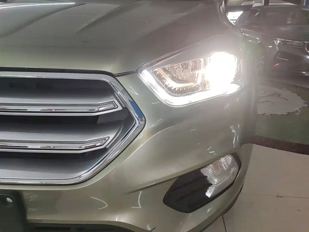 Ford Kuga 2017 — фото 24