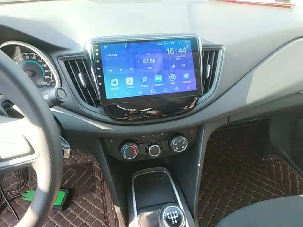 Chevrolet Cavalier 2018 — фото 13
