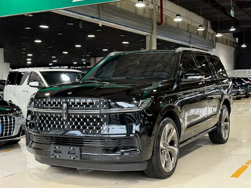 Lincoln Navigator 2025 — фото 1