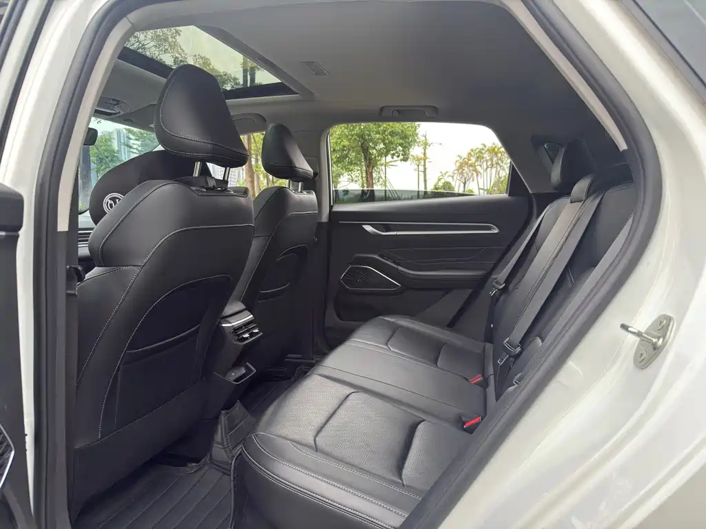 Geely Emgrand 2024