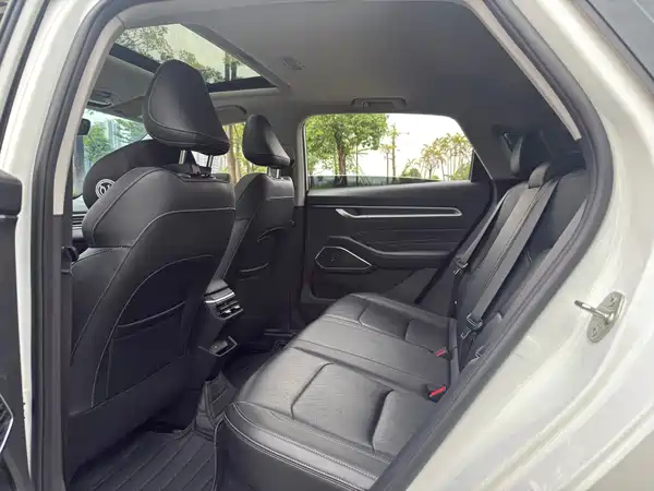 Geely Emgrand 2024