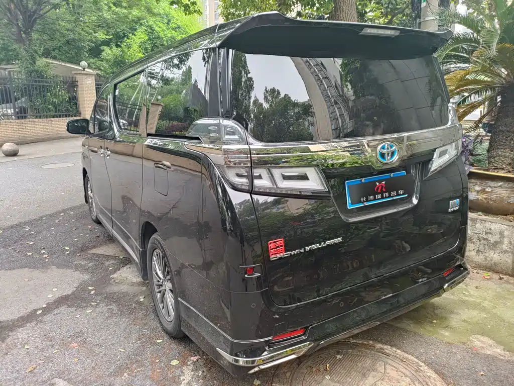 Toyota Vellfire 2022 — фото 6
