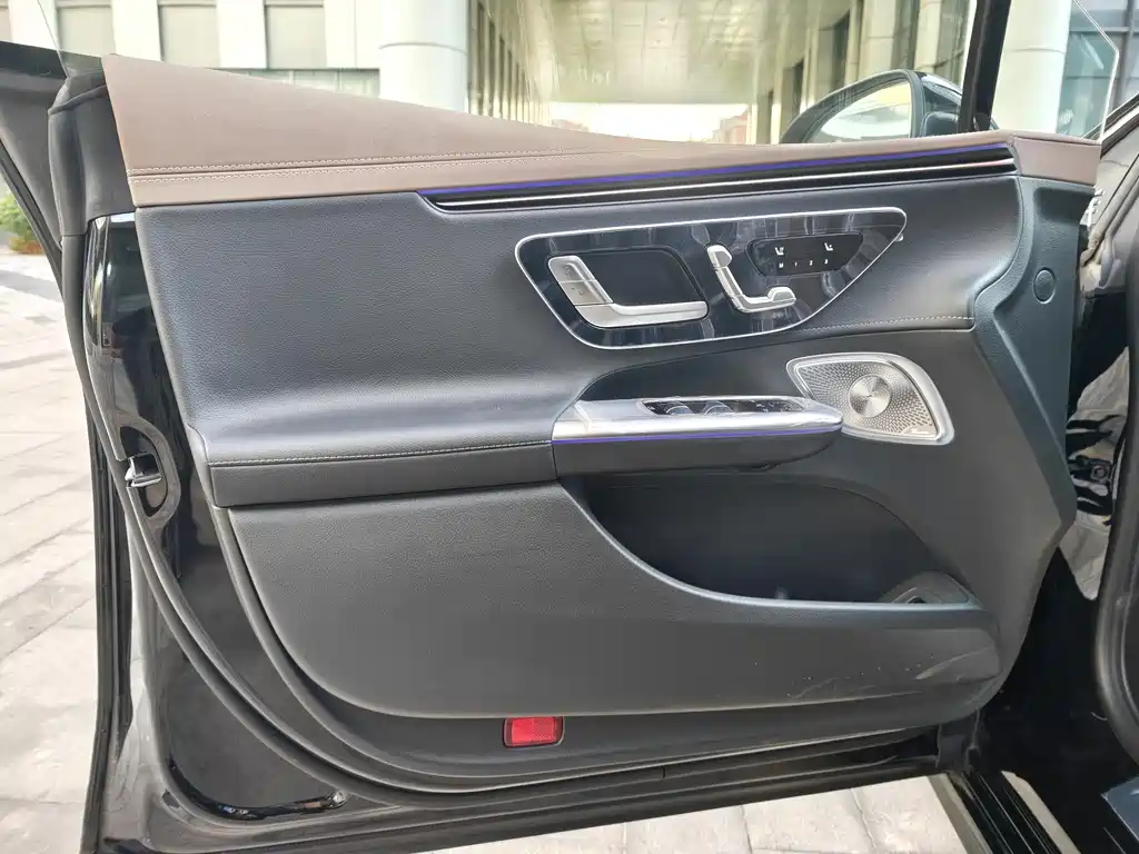 Mercedes-Benz EQE 2025 — фото 12