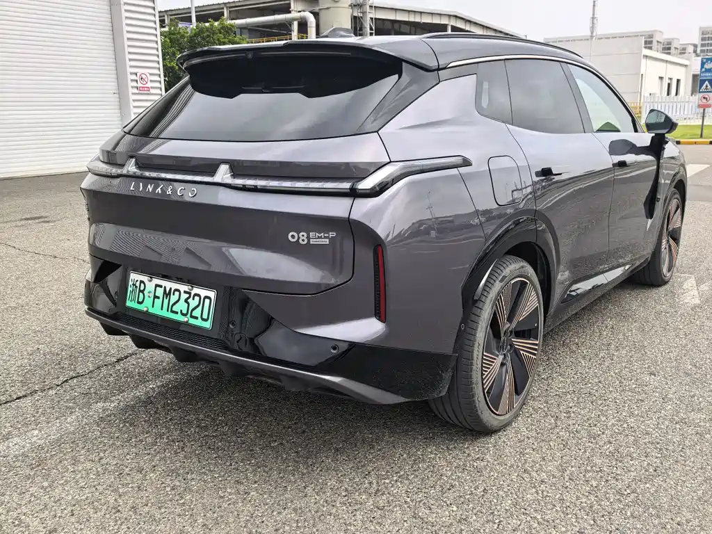 Lynk & Co 08 EM-P 2024 — фото 11