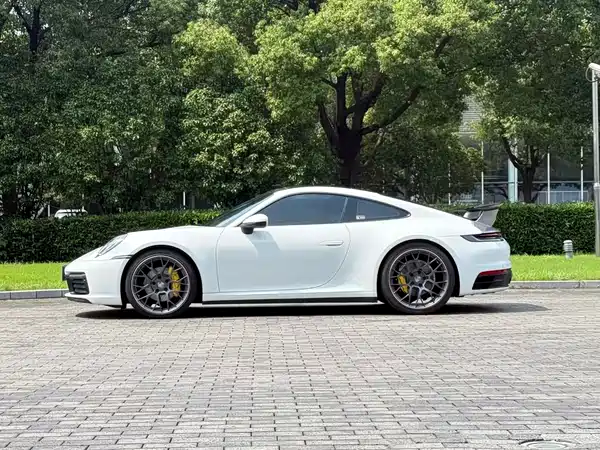Porsche 911 2025