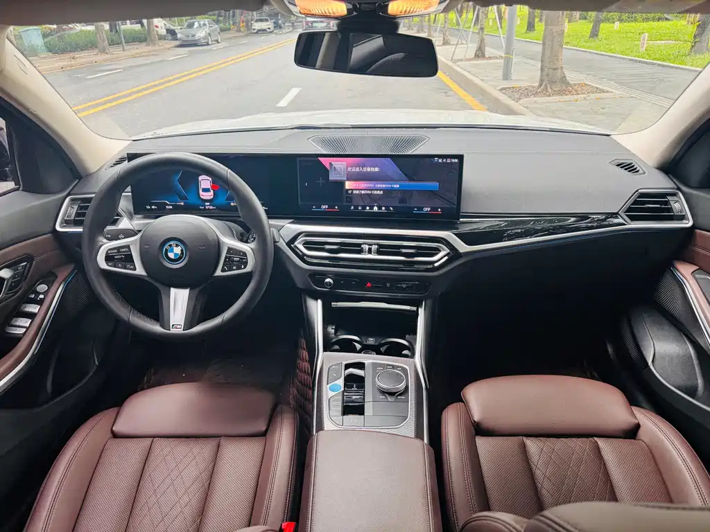 BMW i3 2024 — фото 6