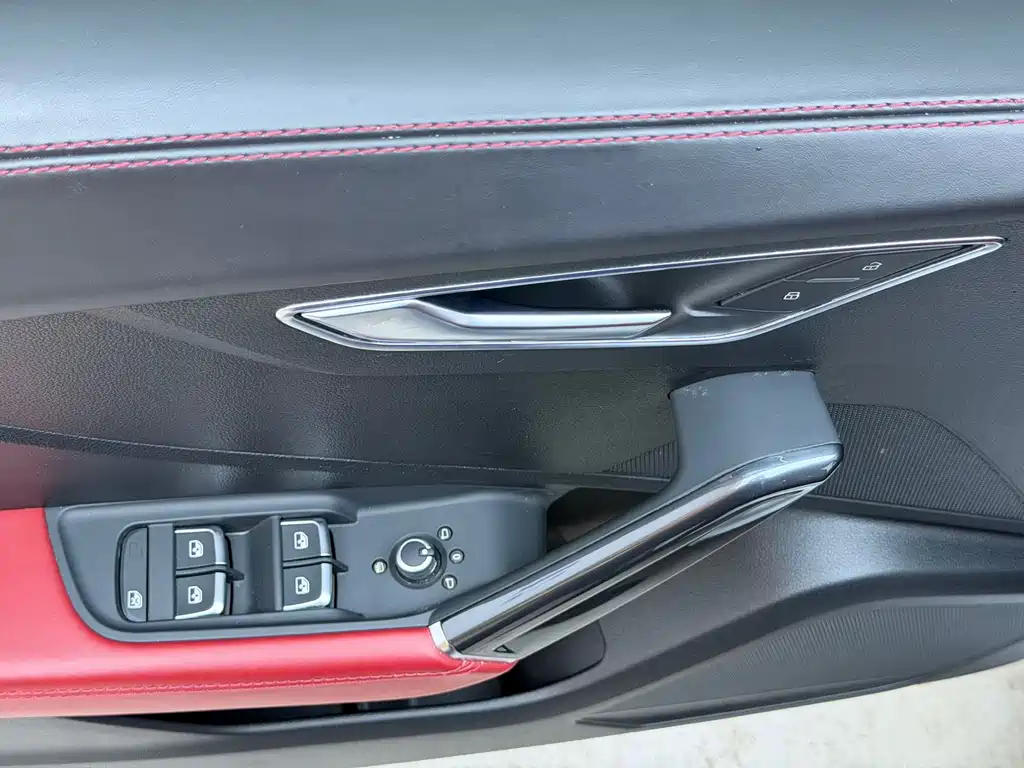 Audi Q2L 2023