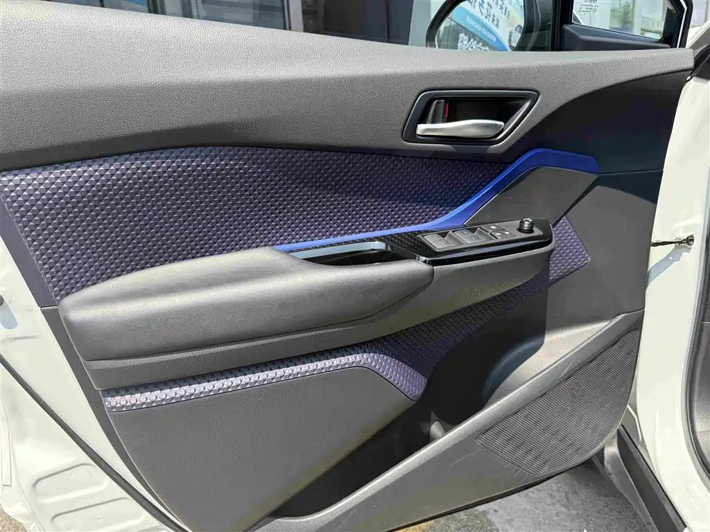 Toyota C-HR 2020 — фото 33