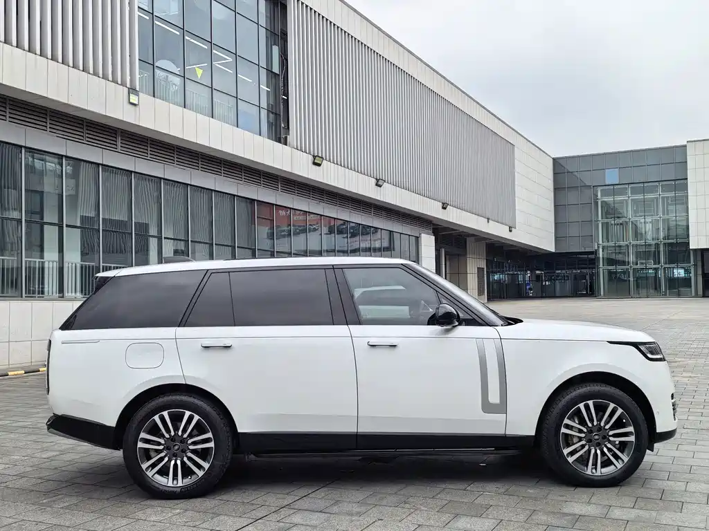 Land Rover Range Rover 2023 — фото 21