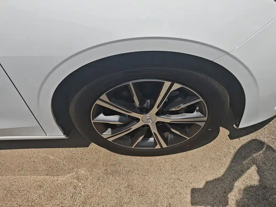 Geely Emgrand 2024