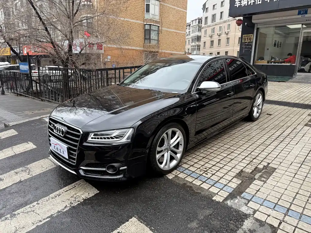 Audi S8 2013
