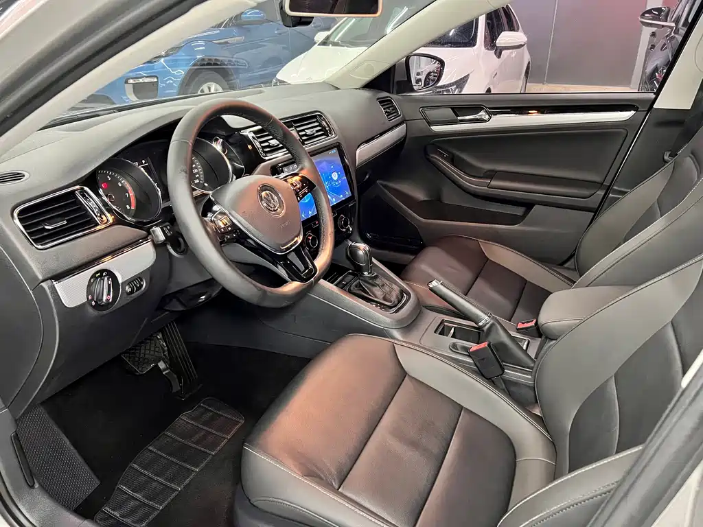 Volkswagen Sagitar 2018