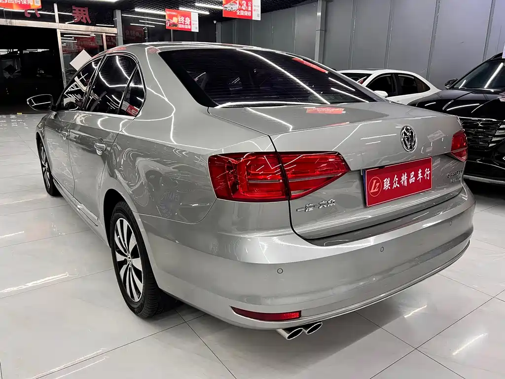 Volkswagen Sagitar 2018