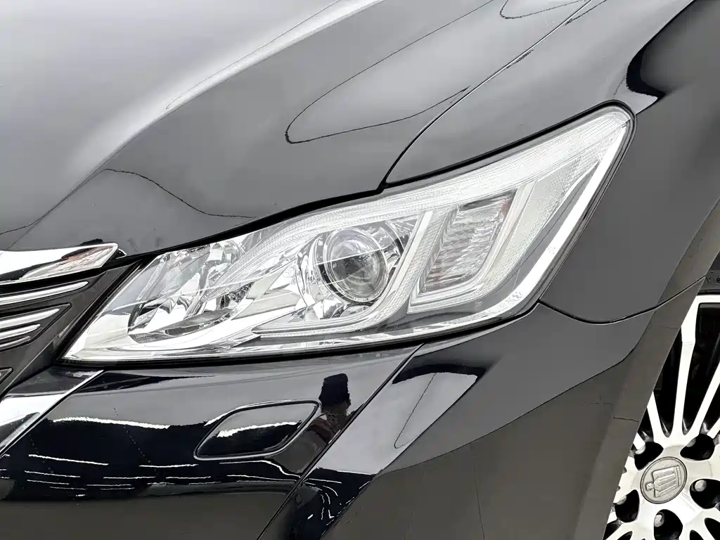 Toyota Crown 2017 — фото 13