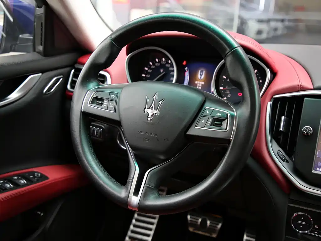 Maserati Ghibli 2017 — фото 10