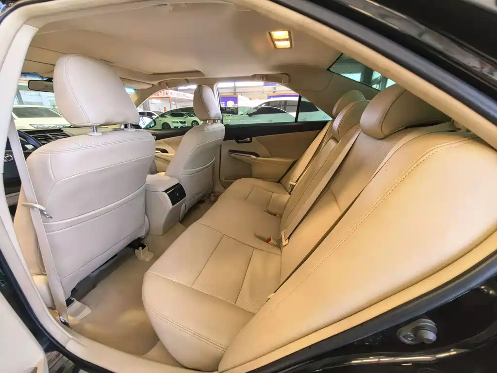 Toyota Camry 2015 — фото 7