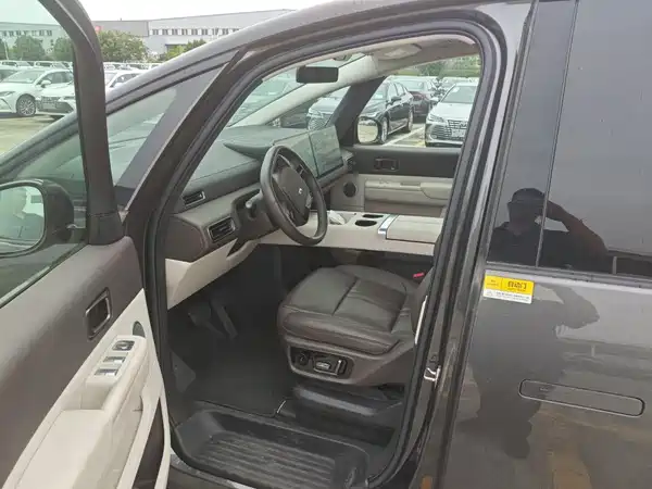 Li Auto MEGA 2024