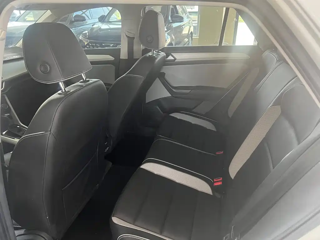 Volkswagen T-Roc 2023