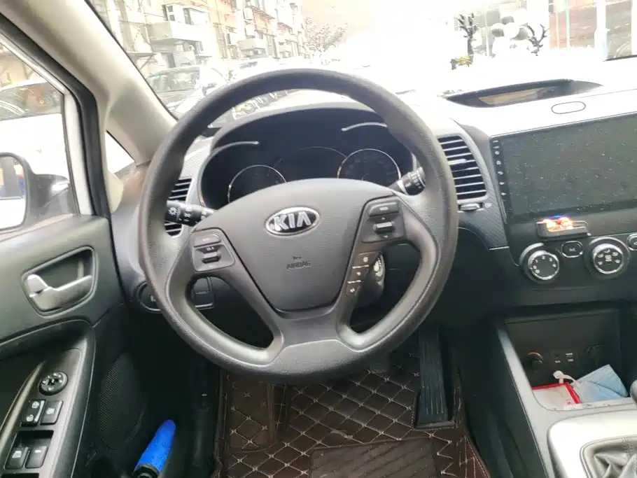Kia K3 2015 — фото 15