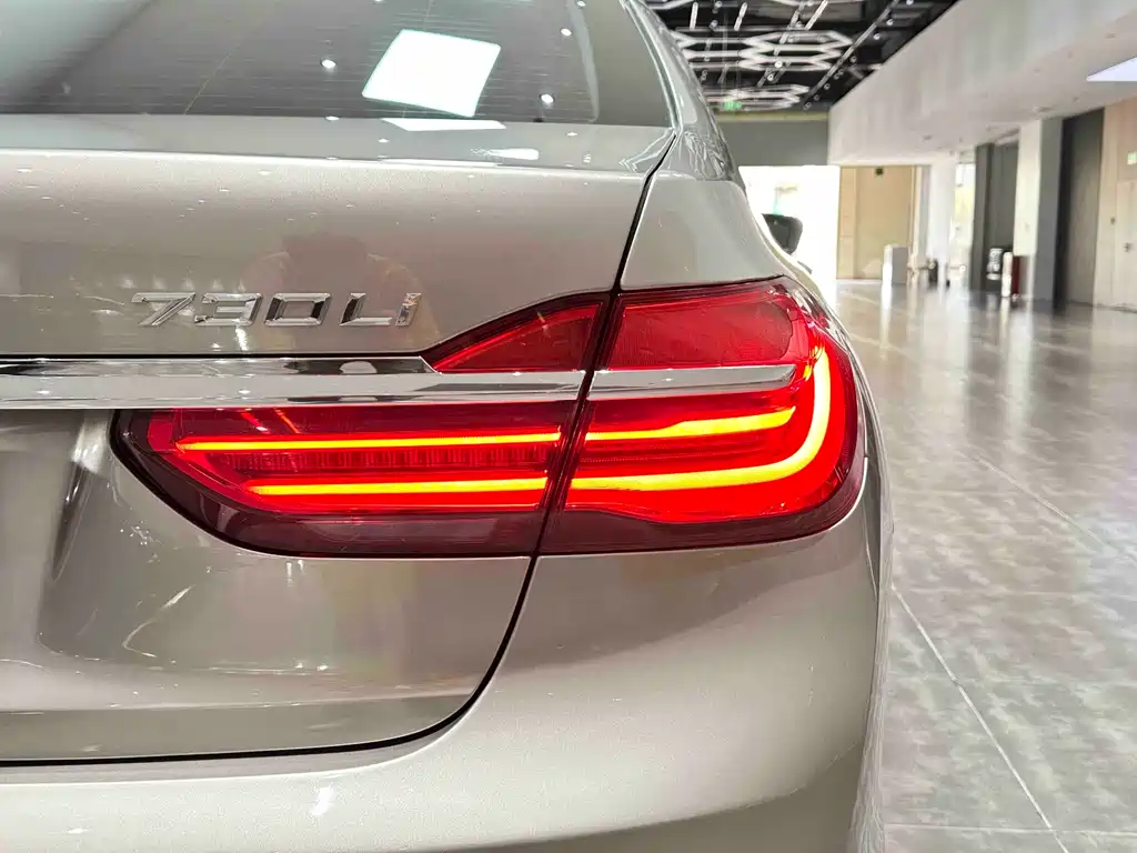 BMW 7 Series 2016 — фото 26
