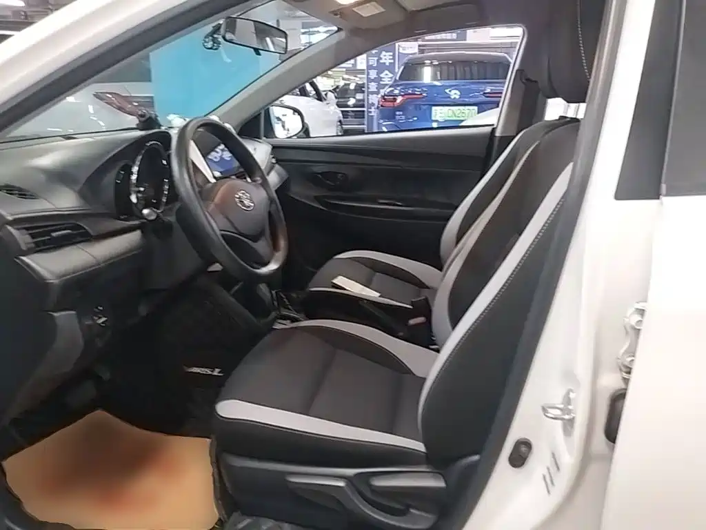 Toyota Yaris L 2020 — фото 15