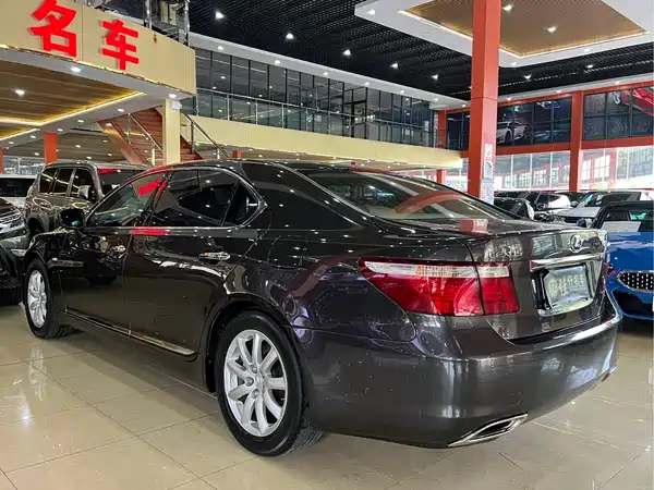 Lexus LS 2006