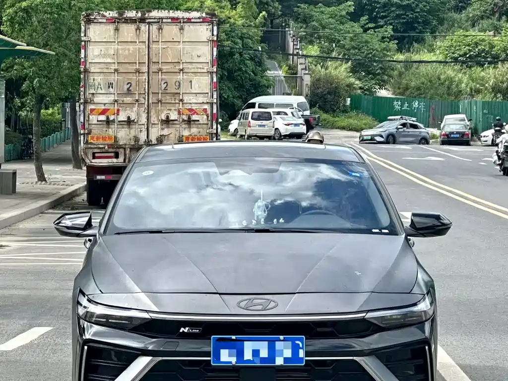 Hyundai Elantra 2023