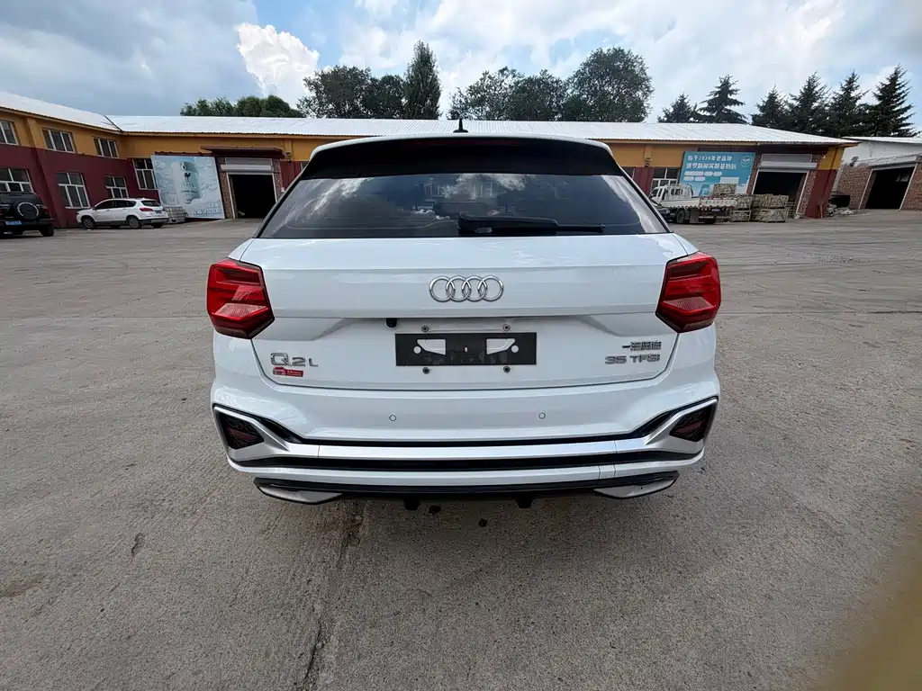 Audi Q2L 2022