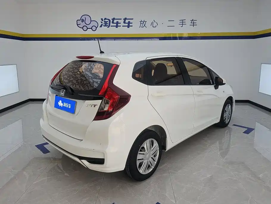 Honda Fit 2018 — фото 3