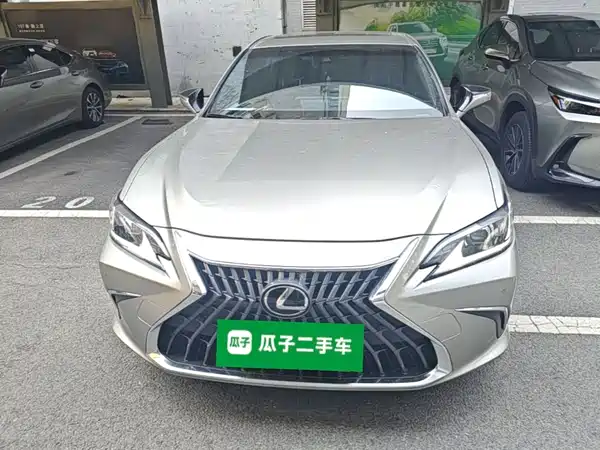 Lexus ES 2023