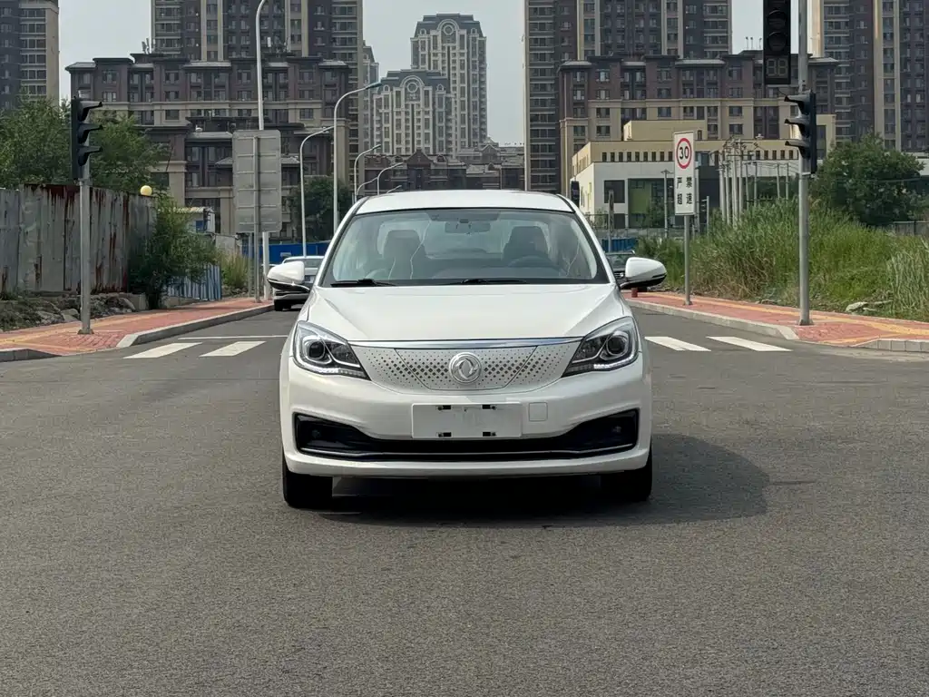 Dongfeng E70 2020