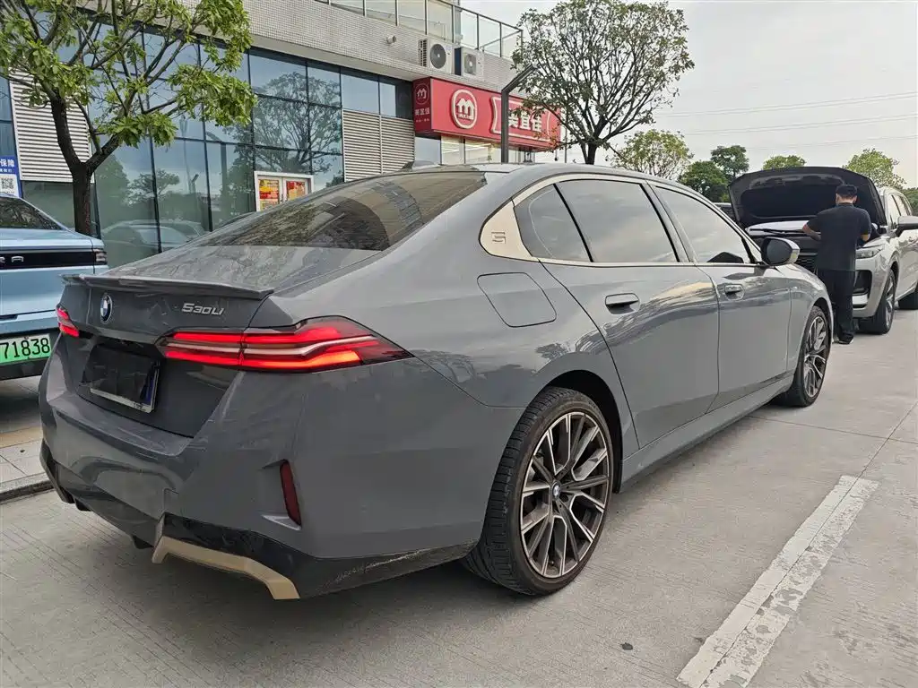 BMW 5 Series 2024