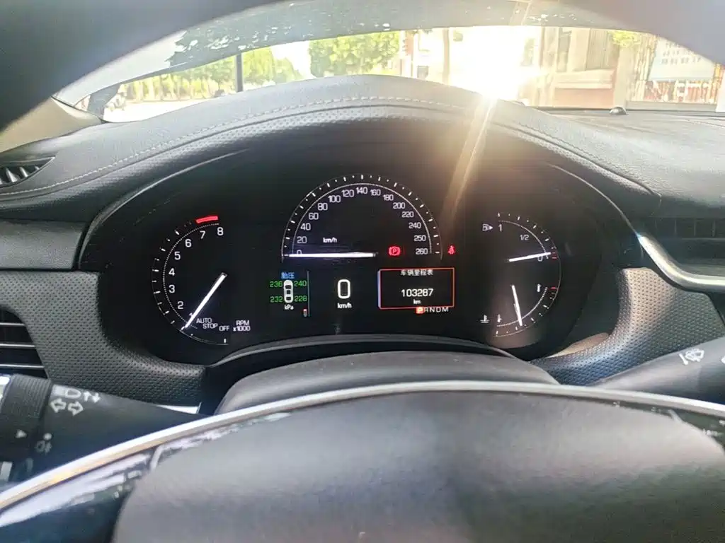 Cadillac XTS 2018 — фото 12