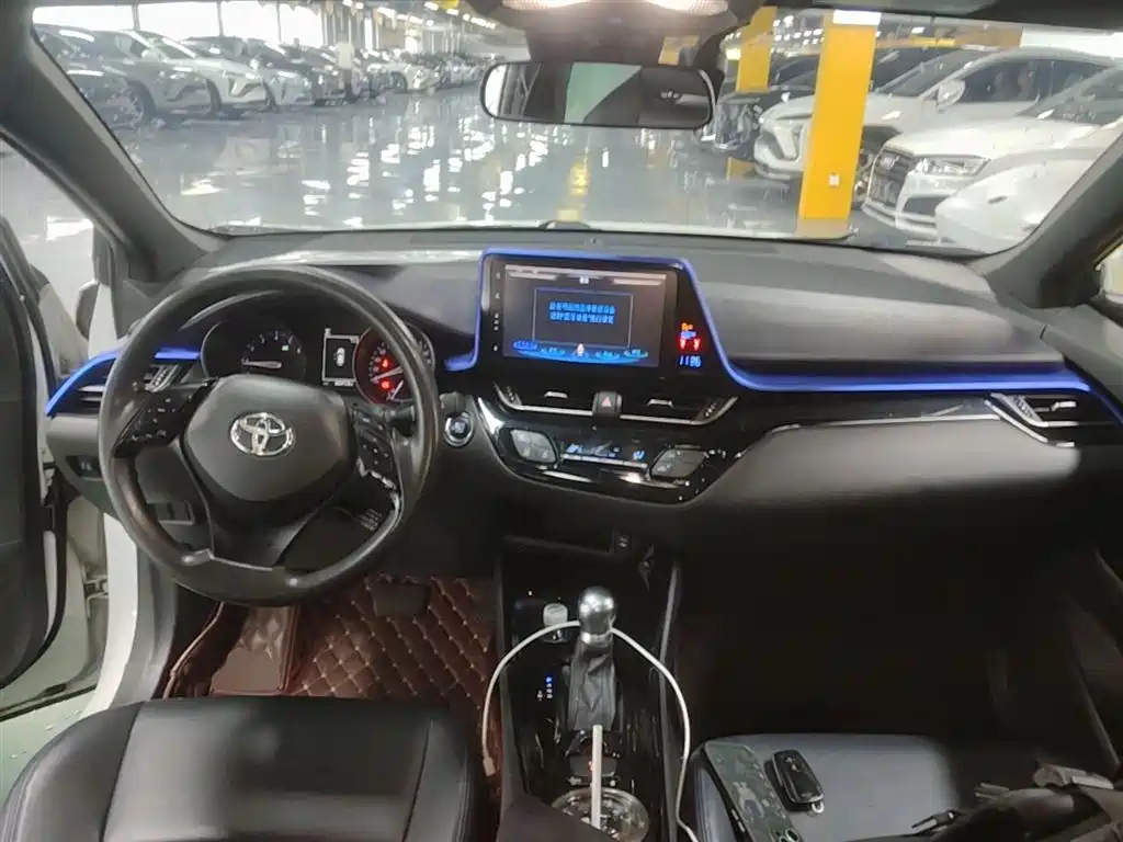 Toyota C-HR 2020 — фото 10