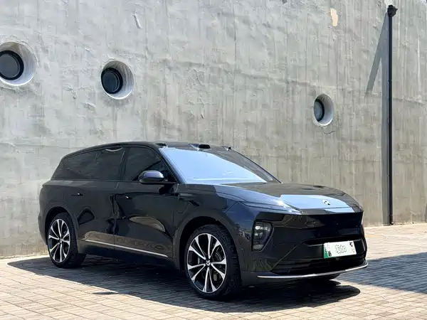 NIO ES8 2025